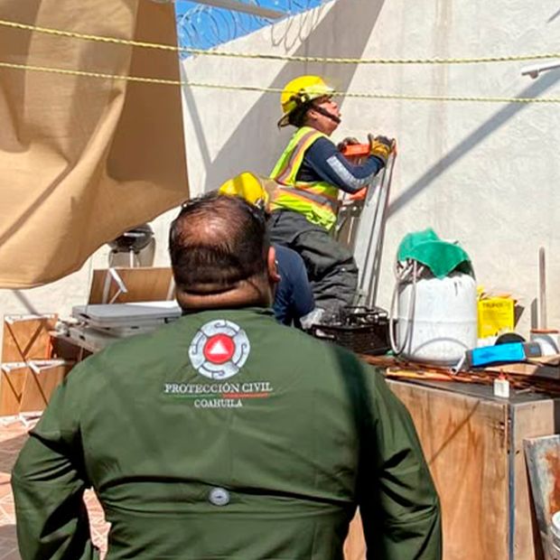 Hombre Queda Atrapado en Alambre de Púas en Torreón, Coahuila